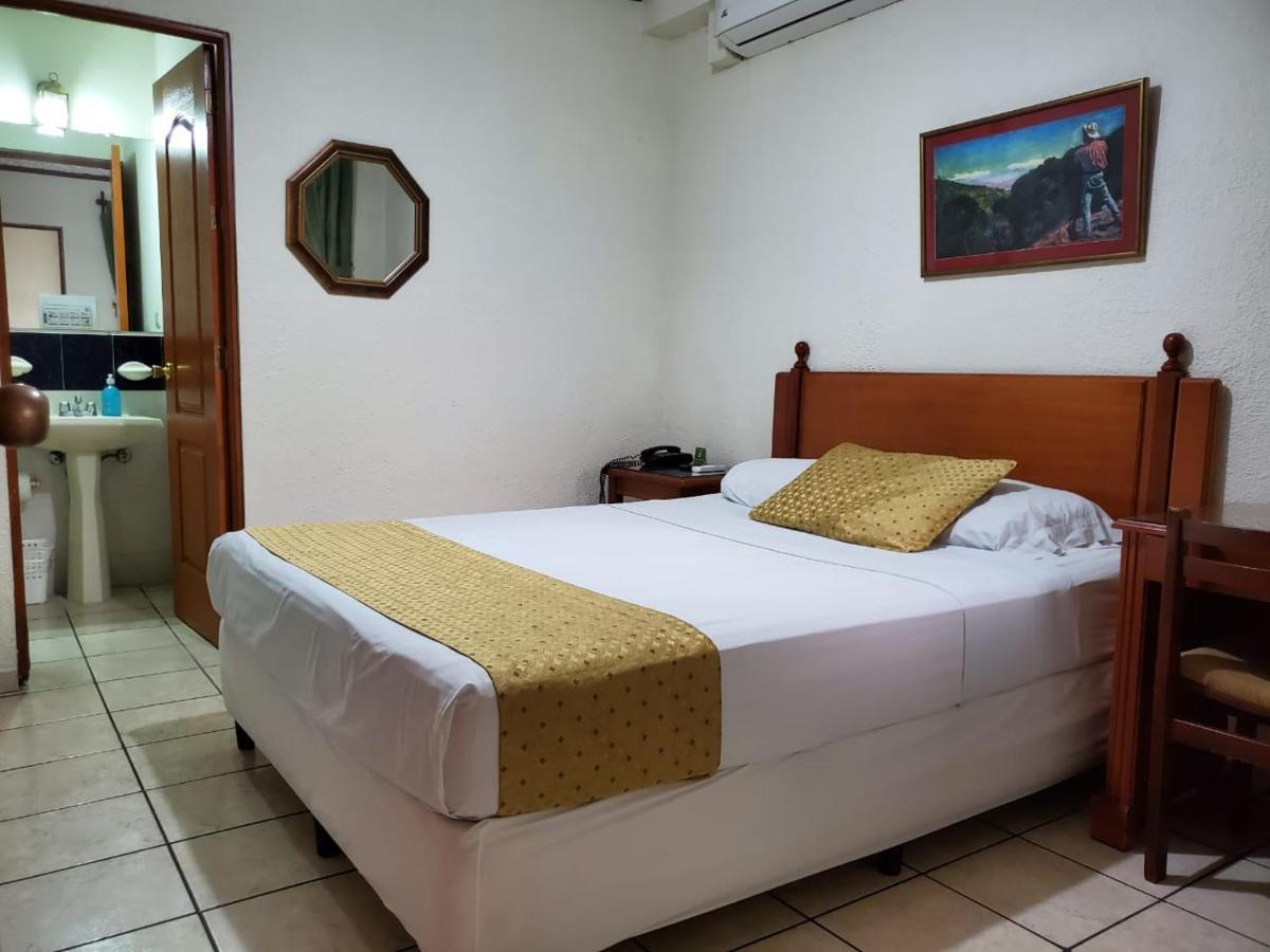 Hotel Villa Serena Escalon San Salvador Bagian luar foto