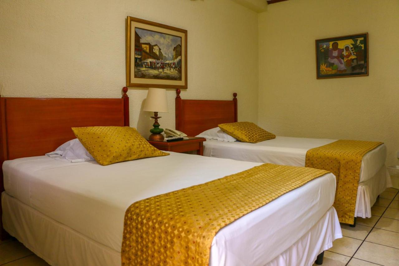 Hotel Villa Serena Escalon San Salvador Bagian luar foto