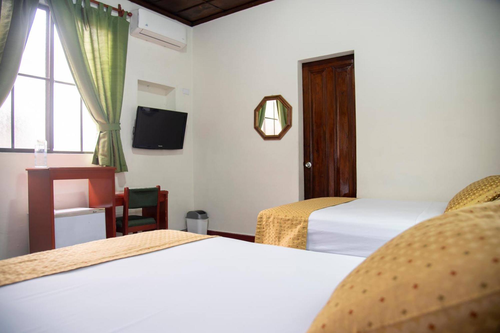 Hotel Villa Serena Escalon San Salvador Bagian luar foto