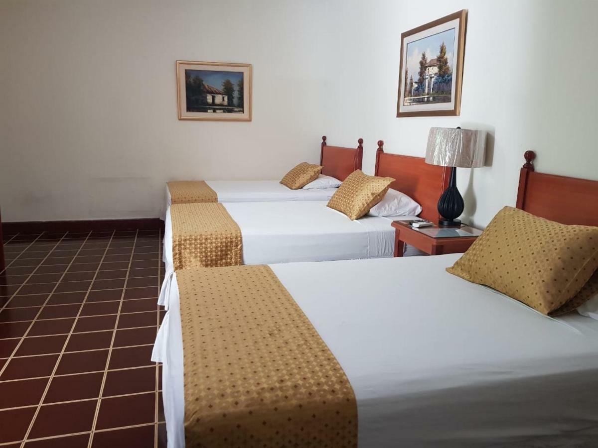 Hotel Villa Serena Escalon San Salvador Bagian luar foto